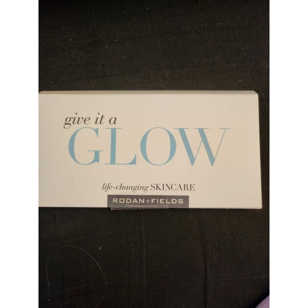 Give it a glow Skin Care Samples 5 packs B37
